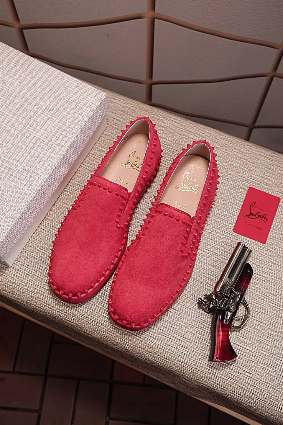 Ex-factory price 440. christian louboutin (CL red sole shoes) counter nail series, casual sneakers for couples 📢 📢 📢 Exclusive hot style release 🎈🎈💪 Movable latex feet 👻 Finished large sole car line [satisfied] 😝Female 35-40# Male 38#-46, global supply😝 [Top version]: original imported cowhide frosted upper, top original leather lining, original molded TPU outsole, original 1:1 detail processing, original shoe last, large quantity available from stock,
